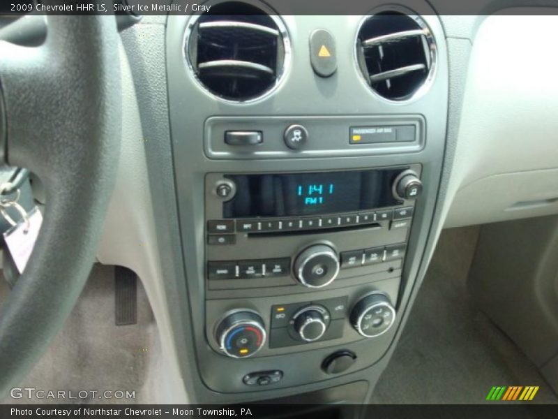 Silver Ice Metallic / Gray 2009 Chevrolet HHR LS