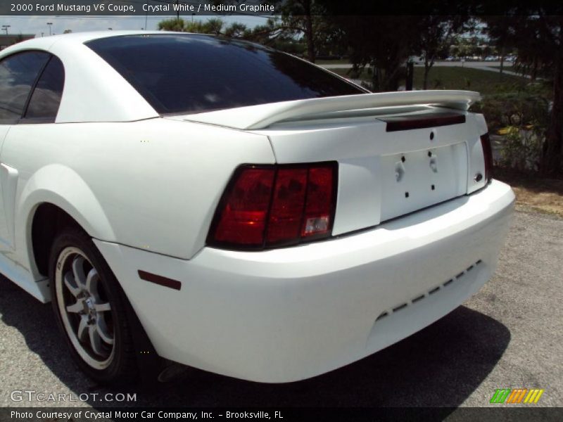 Crystal White / Medium Graphite 2000 Ford Mustang V6 Coupe