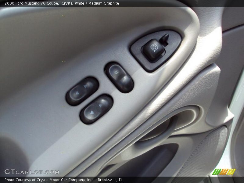 Crystal White / Medium Graphite 2000 Ford Mustang V6 Coupe