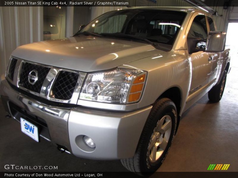 Radiant Silver / Graphite/Titanium 2005 Nissan Titan SE King Cab 4x4
