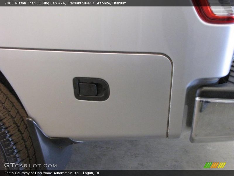 Radiant Silver / Graphite/Titanium 2005 Nissan Titan SE King Cab 4x4
