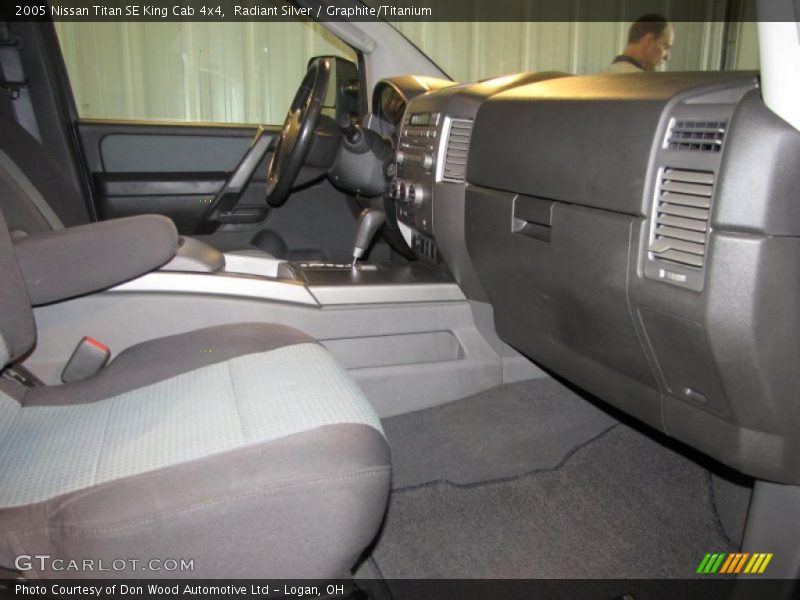 Radiant Silver / Graphite/Titanium 2005 Nissan Titan SE King Cab 4x4