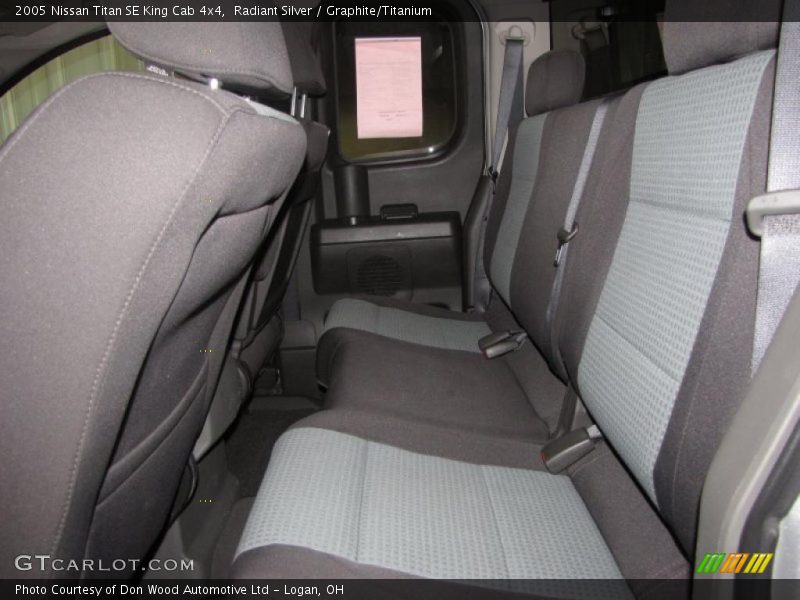 Radiant Silver / Graphite/Titanium 2005 Nissan Titan SE King Cab 4x4