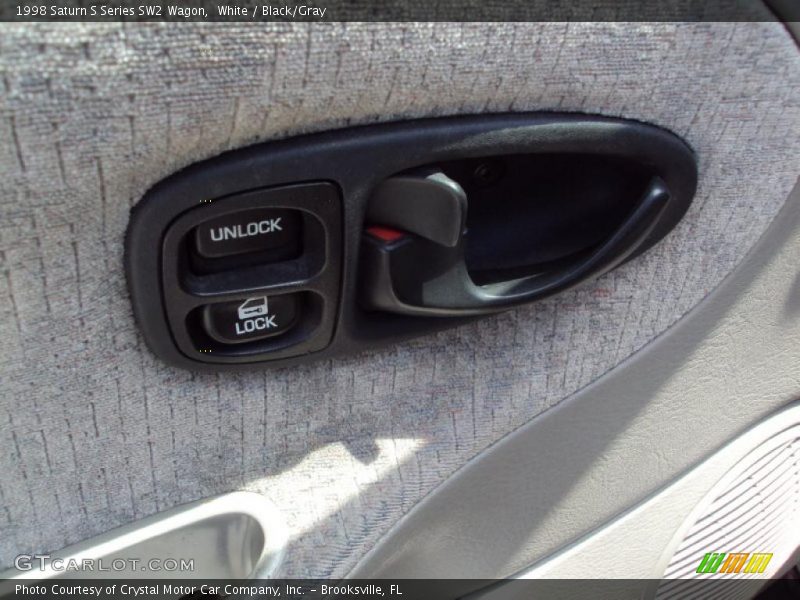 White / Black/Gray 1998 Saturn S Series SW2 Wagon