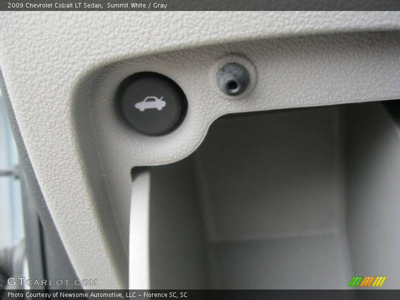 Summit White / Gray 2009 Chevrolet Cobalt LT Sedan