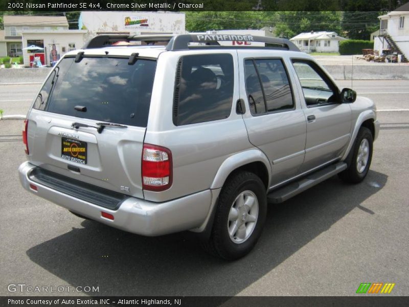 Chrome Silver Metallic / Charcoal 2002 Nissan Pathfinder SE 4x4