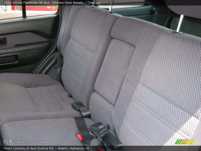 Chrome Silver Metallic / Charcoal 2002 Nissan Pathfinder SE 4x4