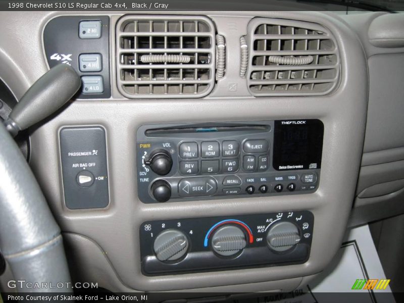 Black / Gray 1998 Chevrolet S10 LS Regular Cab 4x4