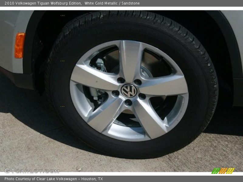 White Gold Metallic / Sandstone 2010 Volkswagen Tiguan Wolfsburg Edition