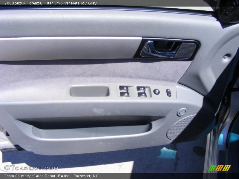 Titanium Silver Metallic / Grey 2008 Suzuki Forenza