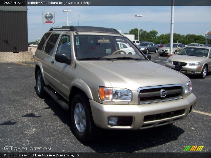 Sahara Beige Metallic / Beige 2002 Nissan Pathfinder SE
