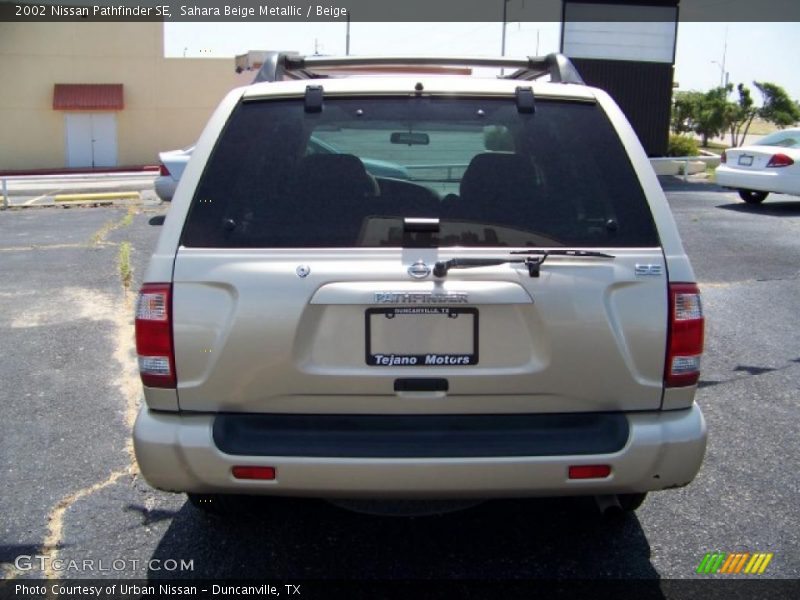 Sahara Beige Metallic / Beige 2002 Nissan Pathfinder SE