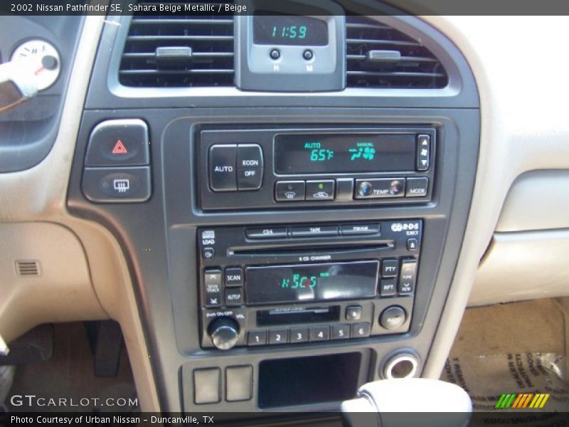Sahara Beige Metallic / Beige 2002 Nissan Pathfinder SE
