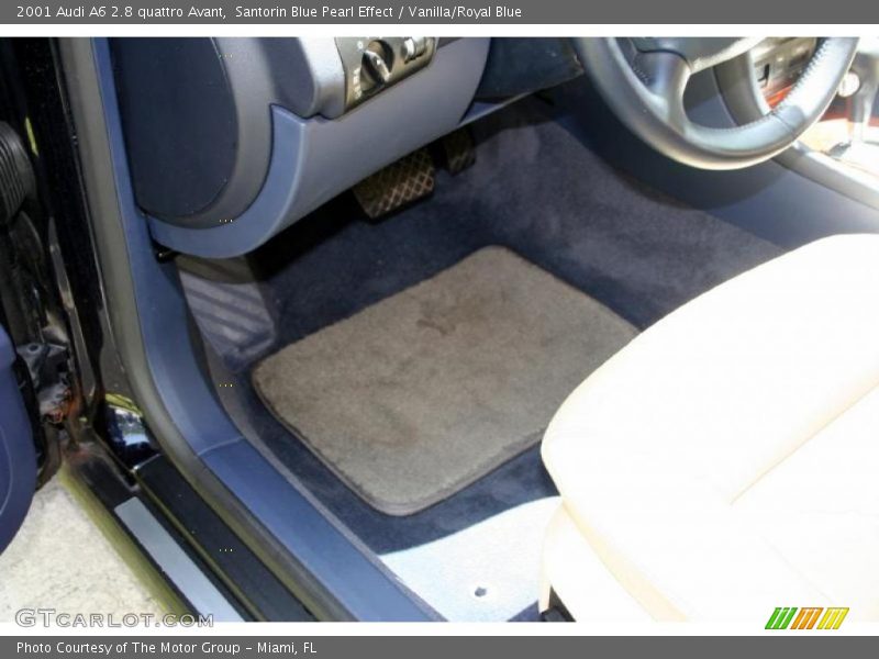Santorin Blue Pearl Effect / Vanilla/Royal Blue 2001 Audi A6 2.8 quattro Avant