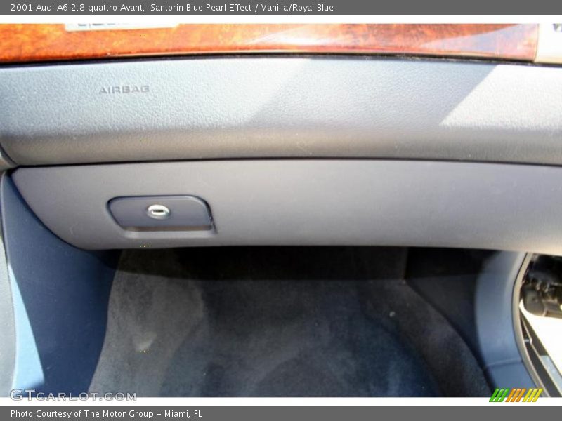 Santorin Blue Pearl Effect / Vanilla/Royal Blue 2001 Audi A6 2.8 quattro Avant