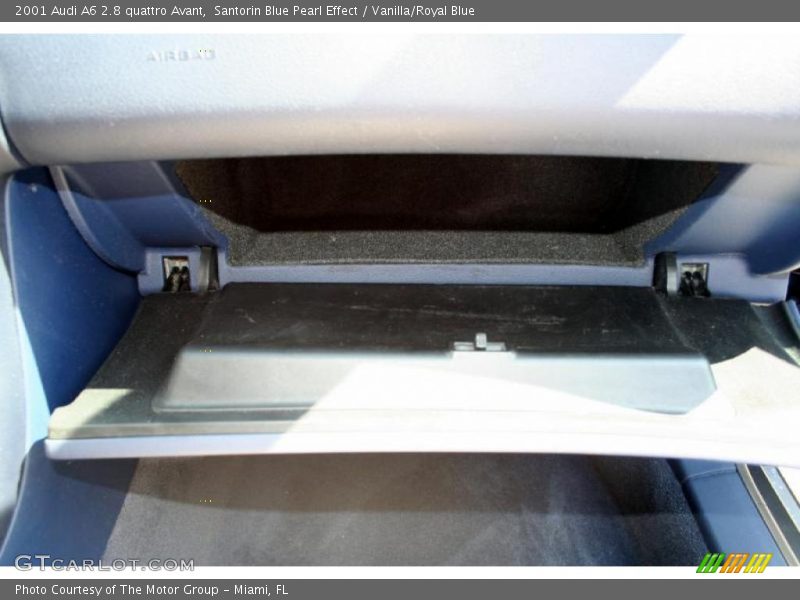 Santorin Blue Pearl Effect / Vanilla/Royal Blue 2001 Audi A6 2.8 quattro Avant