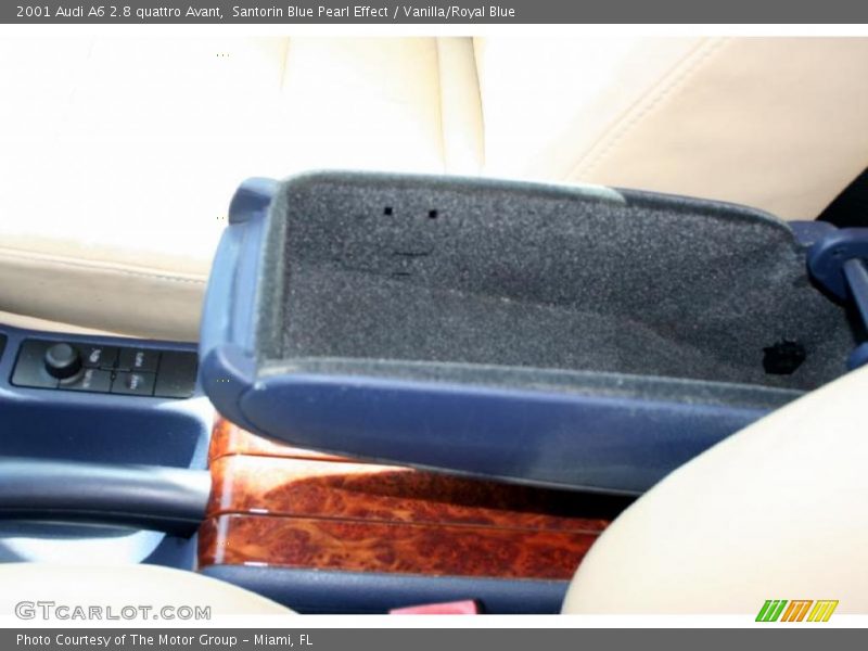 Santorin Blue Pearl Effect / Vanilla/Royal Blue 2001 Audi A6 2.8 quattro Avant