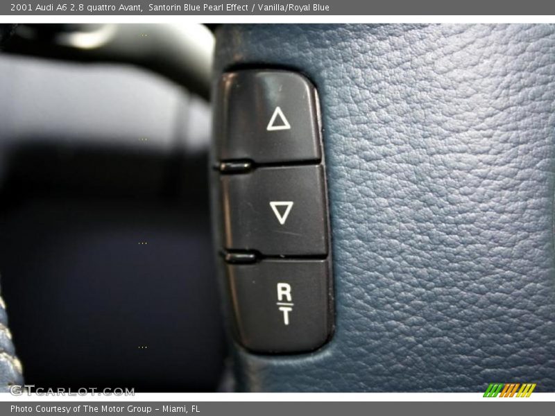Santorin Blue Pearl Effect / Vanilla/Royal Blue 2001 Audi A6 2.8 quattro Avant