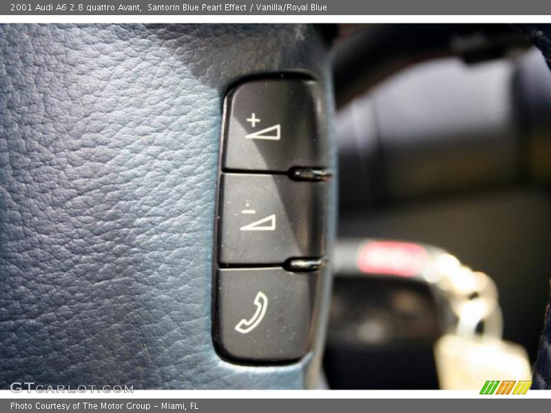 Santorin Blue Pearl Effect / Vanilla/Royal Blue 2001 Audi A6 2.8 quattro Avant
