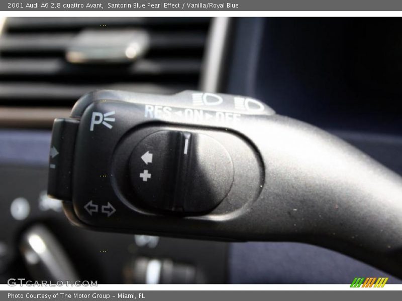 Santorin Blue Pearl Effect / Vanilla/Royal Blue 2001 Audi A6 2.8 quattro Avant