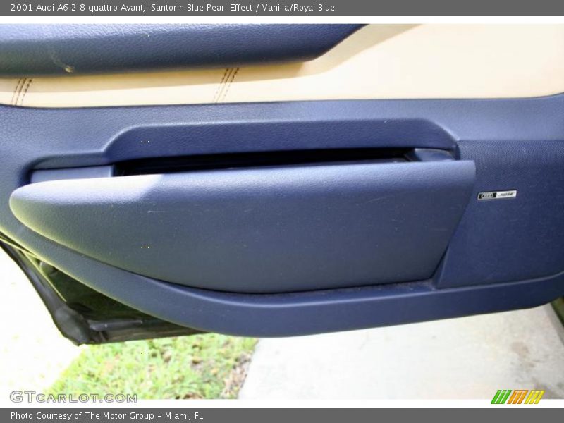 Santorin Blue Pearl Effect / Vanilla/Royal Blue 2001 Audi A6 2.8 quattro Avant