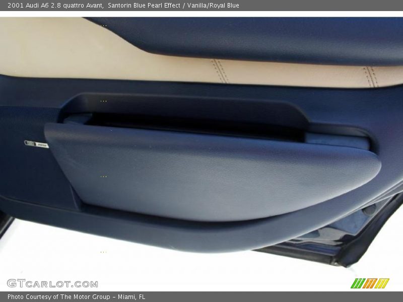 Santorin Blue Pearl Effect / Vanilla/Royal Blue 2001 Audi A6 2.8 quattro Avant
