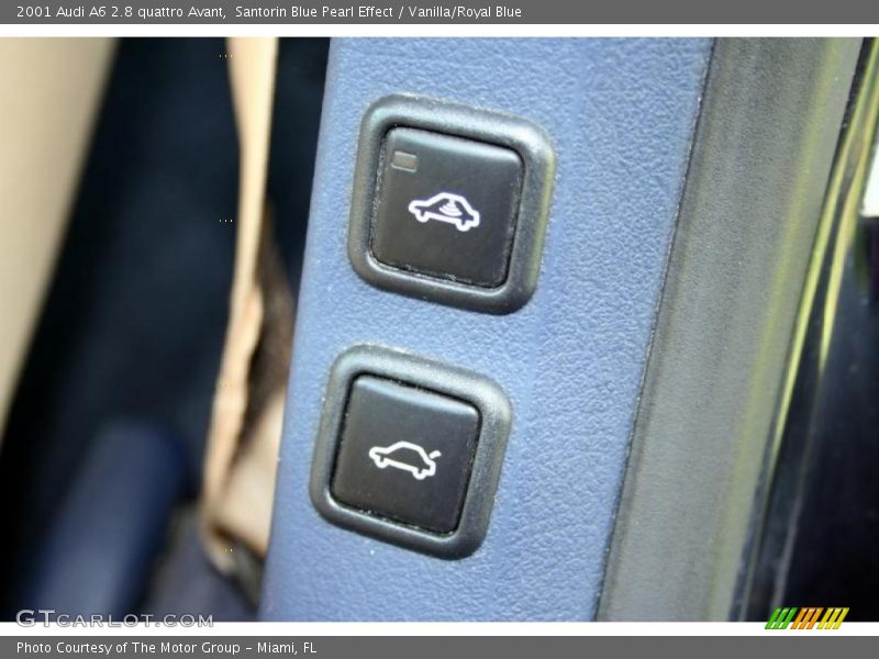 Santorin Blue Pearl Effect / Vanilla/Royal Blue 2001 Audi A6 2.8 quattro Avant