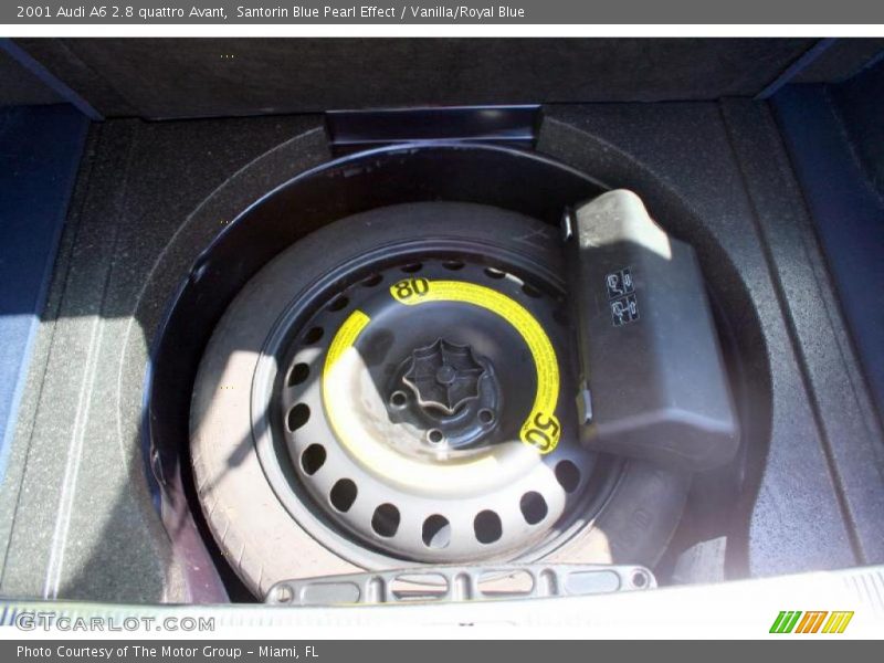 Santorin Blue Pearl Effect / Vanilla/Royal Blue 2001 Audi A6 2.8 quattro Avant