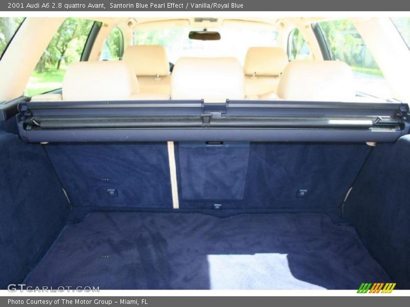 Santorin Blue Pearl Effect / Vanilla/Royal Blue 2001 Audi A6 2.8 quattro Avant