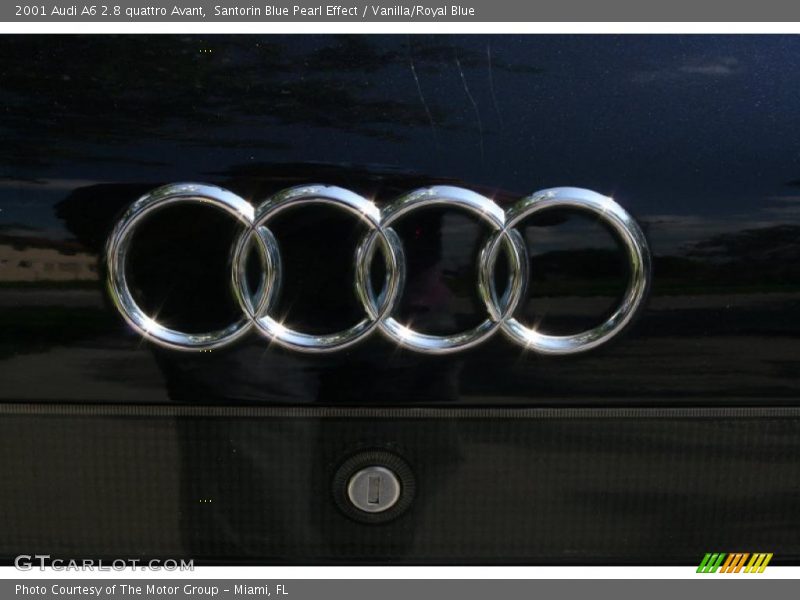 Santorin Blue Pearl Effect / Vanilla/Royal Blue 2001 Audi A6 2.8 quattro Avant