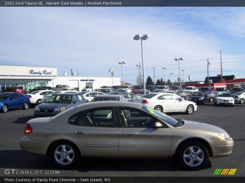 Harvest Gold Metallic / Medium Parchment 2001 Ford Taurus SE