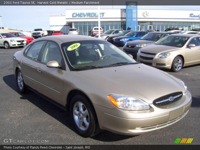 Harvest Gold Metallic / Medium Parchment 2001 Ford Taurus SE