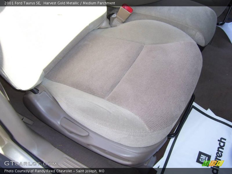 Harvest Gold Metallic / Medium Parchment 2001 Ford Taurus SE