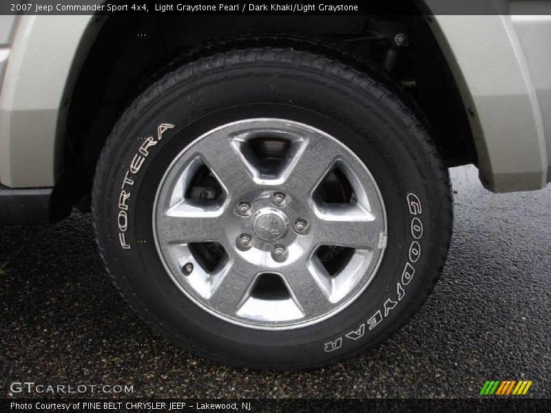 Light Graystone Pearl / Dark Khaki/Light Graystone 2007 Jeep Commander Sport 4x4