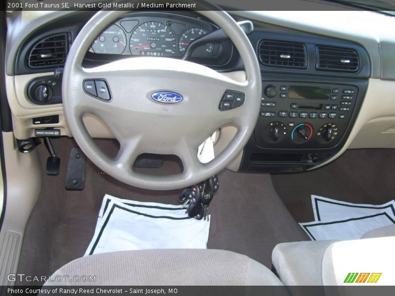 Harvest Gold Metallic / Medium Parchment 2001 Ford Taurus SE