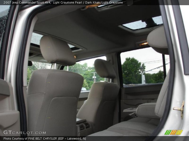 Light Graystone Pearl / Dark Khaki/Light Graystone 2007 Jeep Commander Sport 4x4