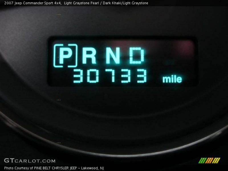 Light Graystone Pearl / Dark Khaki/Light Graystone 2007 Jeep Commander Sport 4x4