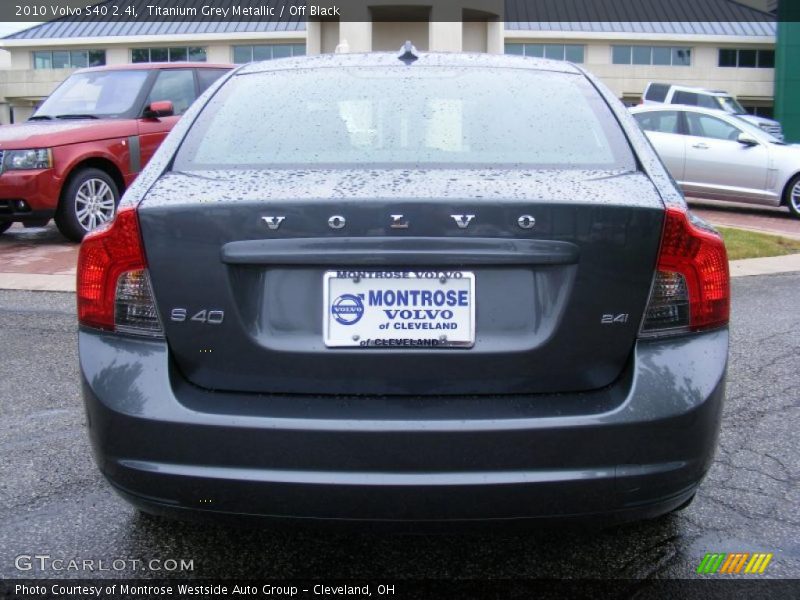 Titanium Grey Metallic / Off Black 2010 Volvo S40 2.4i