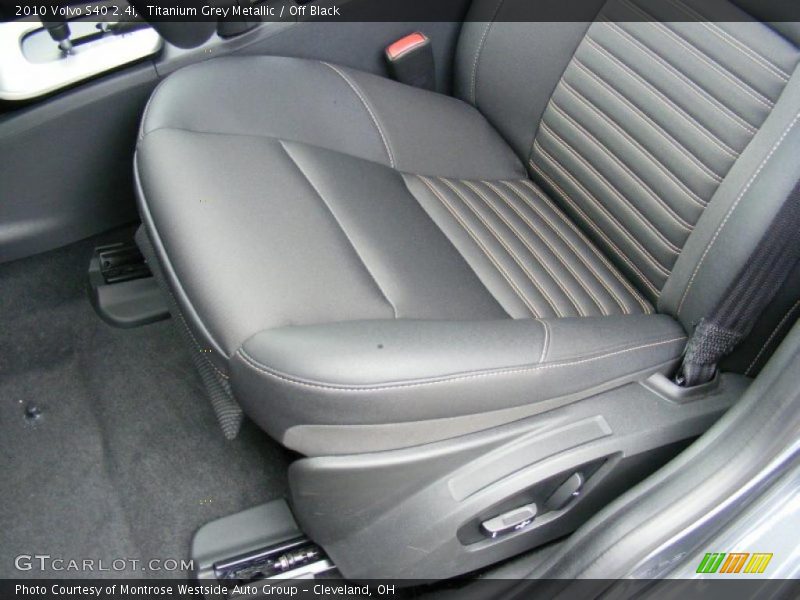 Titanium Grey Metallic / Off Black 2010 Volvo S40 2.4i