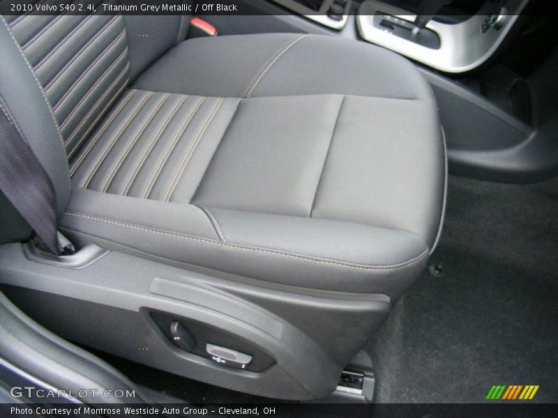 Titanium Grey Metallic / Off Black 2010 Volvo S40 2.4i