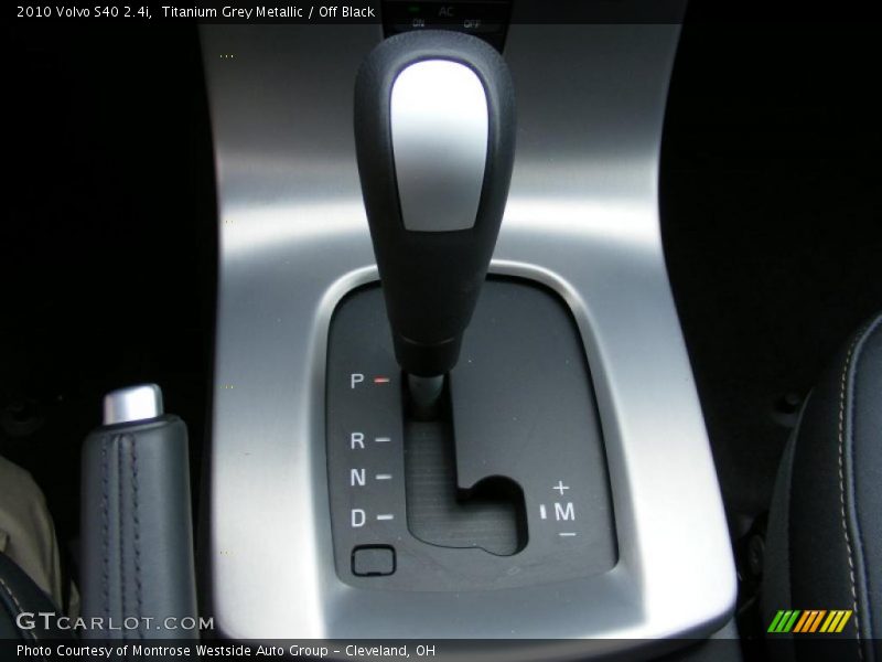 Titanium Grey Metallic / Off Black 2010 Volvo S40 2.4i