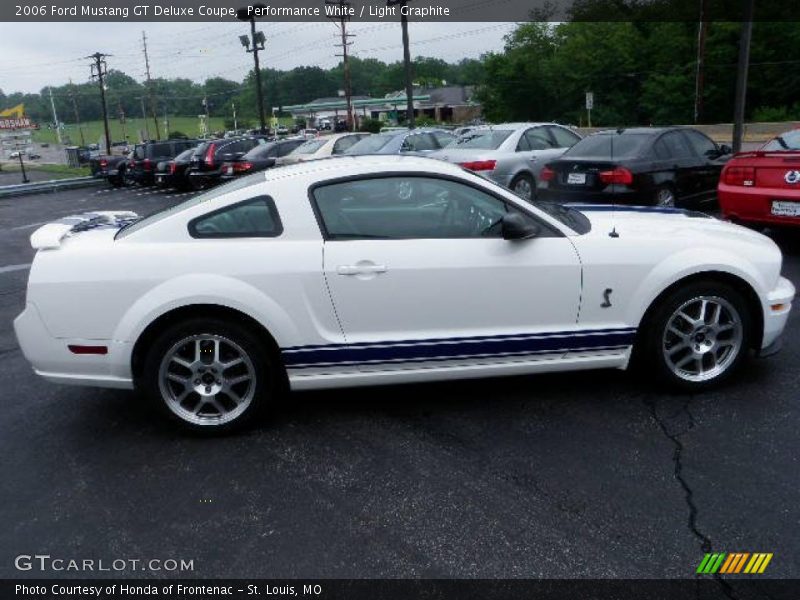 Performance White / Light Graphite 2006 Ford Mustang GT Deluxe Coupe