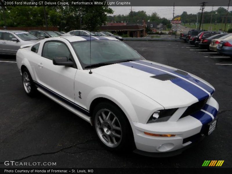 Performance White / Light Graphite 2006 Ford Mustang GT Deluxe Coupe