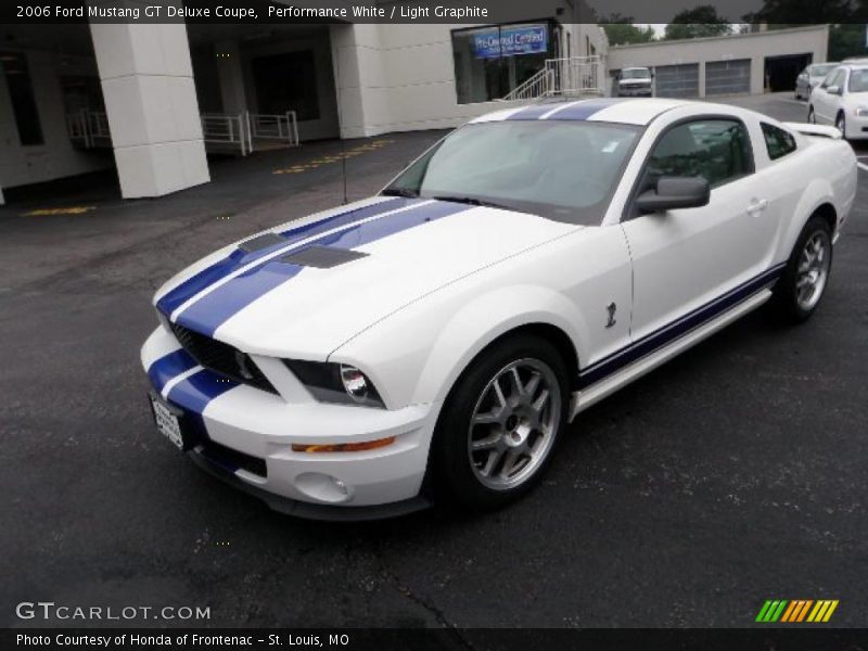 Performance White / Light Graphite 2006 Ford Mustang GT Deluxe Coupe