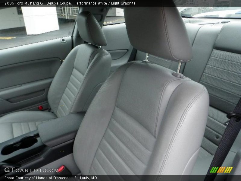 Performance White / Light Graphite 2006 Ford Mustang GT Deluxe Coupe