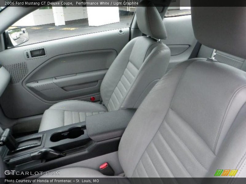 Performance White / Light Graphite 2006 Ford Mustang GT Deluxe Coupe