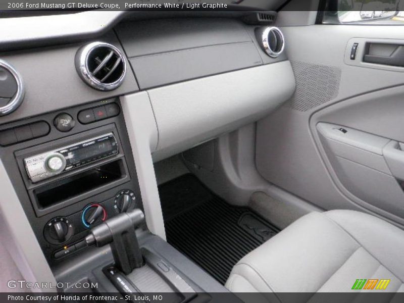 Performance White / Light Graphite 2006 Ford Mustang GT Deluxe Coupe