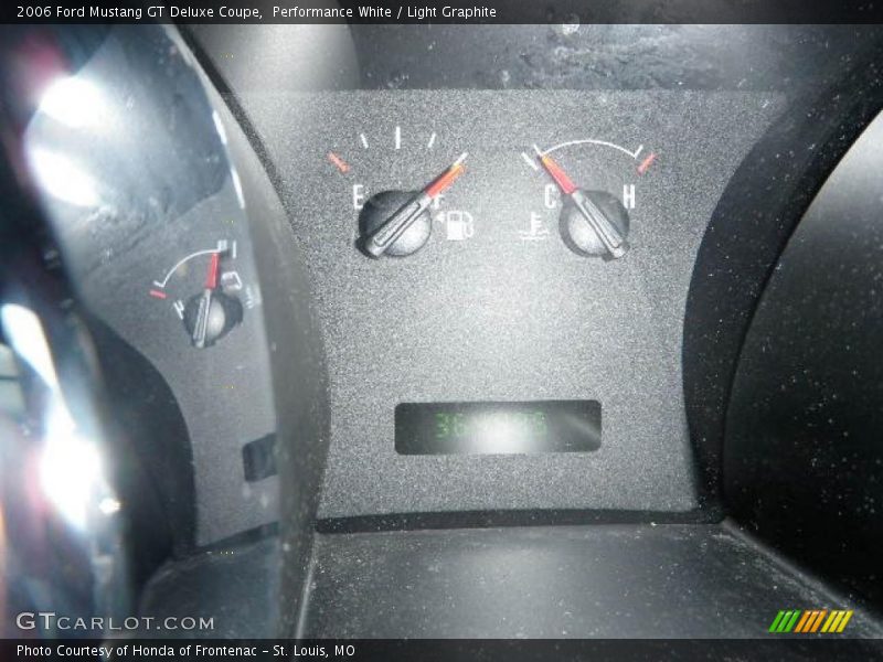 Performance White / Light Graphite 2006 Ford Mustang GT Deluxe Coupe