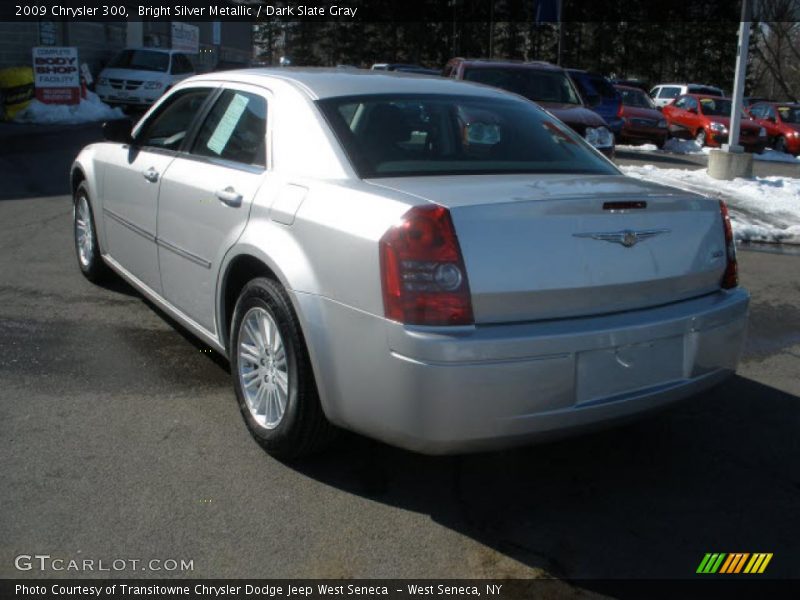 Bright Silver Metallic / Dark Slate Gray 2009 Chrysler 300