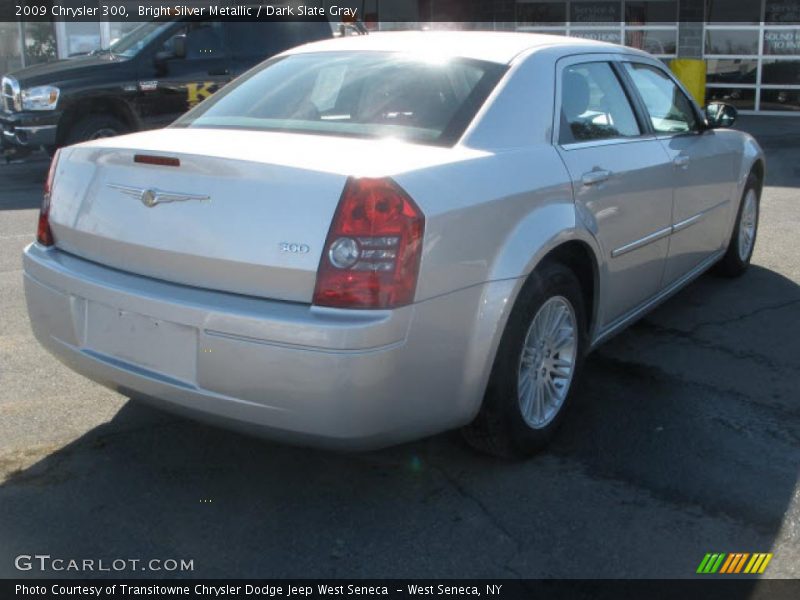 Bright Silver Metallic / Dark Slate Gray 2009 Chrysler 300
